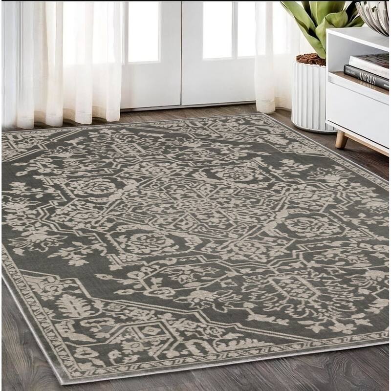 HomeRootsOriental Traditional Rectangle Area Rug - 90.55' X '62.99' X '0.39 - Light Gray/Gray
