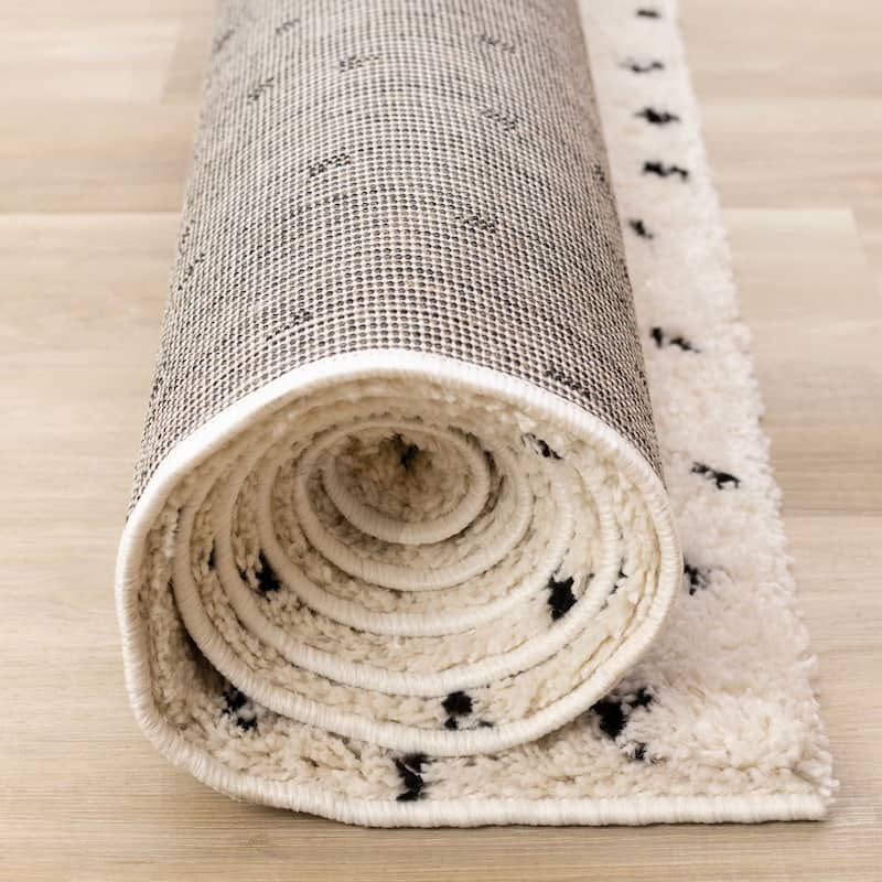 Cream Black Speckled Soft Shag Area Rug, 5'3" x 7'7"