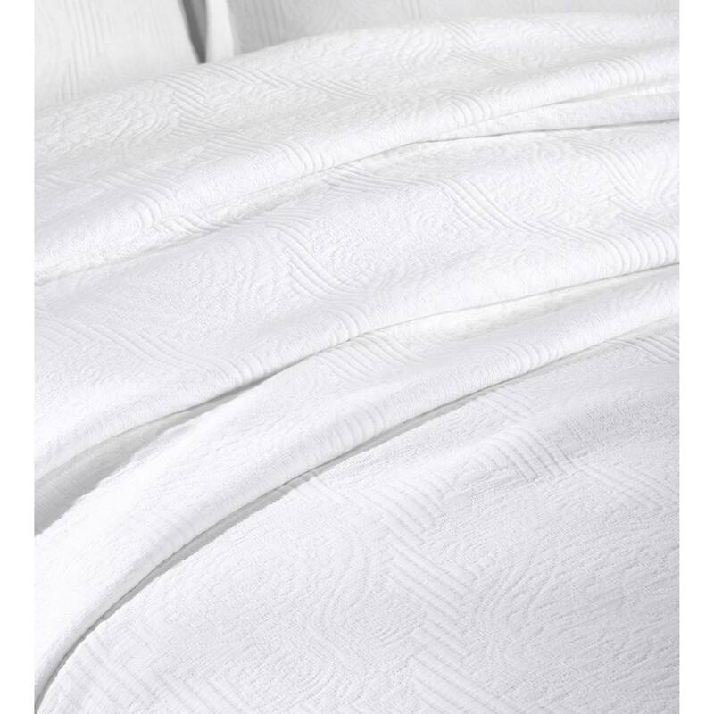 Blue Nile Mills Oversized 100% Cotton Matelasse Medallion 3-Piece Bedspread Set