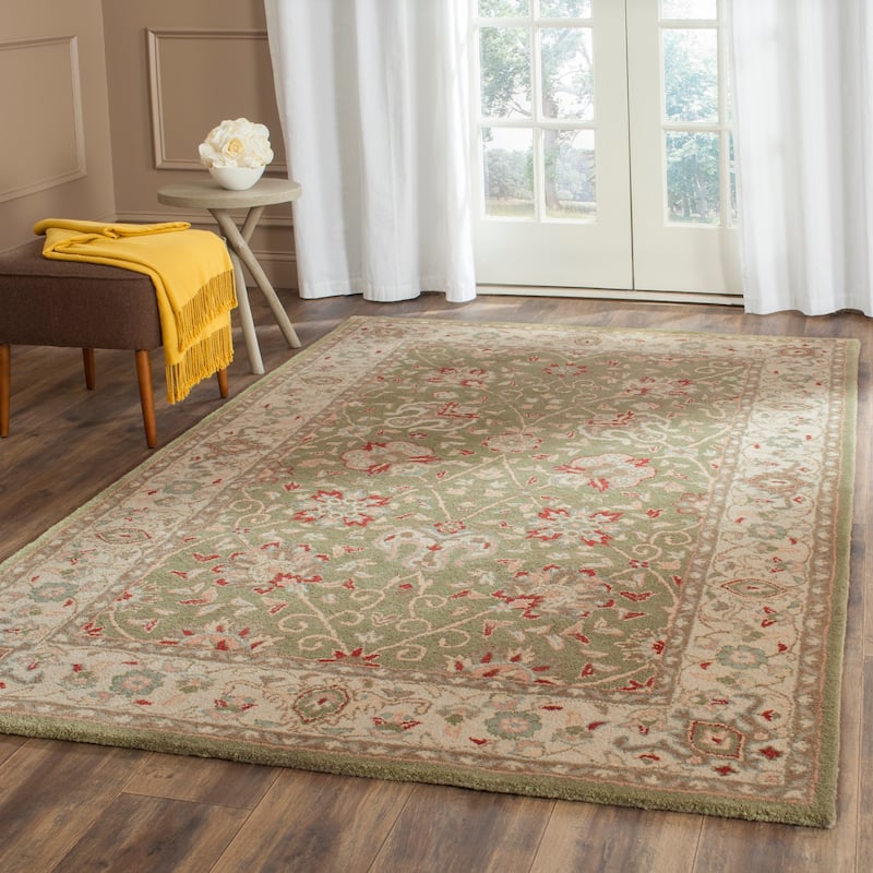 SAFAVIEH Handmade Antiquity Mazie Traditional Oriental Wool Rug - 7'6" x 9'6" - Sage