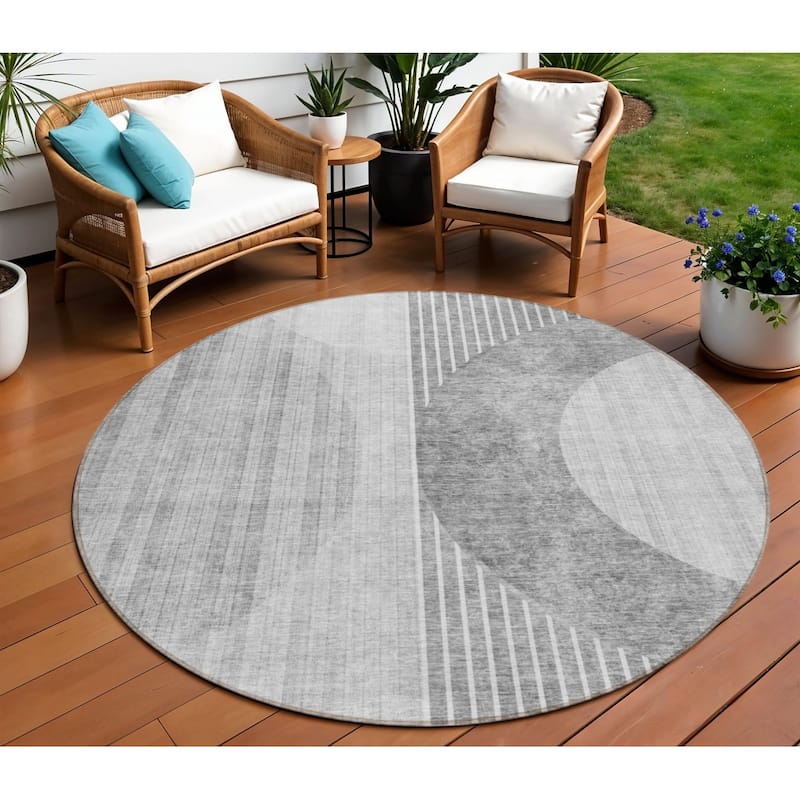 HomeRoots Geometric Transitional Rectangle Outdoor Rug - 8' Round