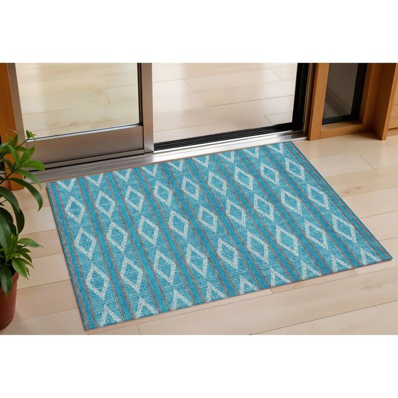 HomeRoots Geometric Transitional Rectangle Outdoor Rug - 3' x 5'