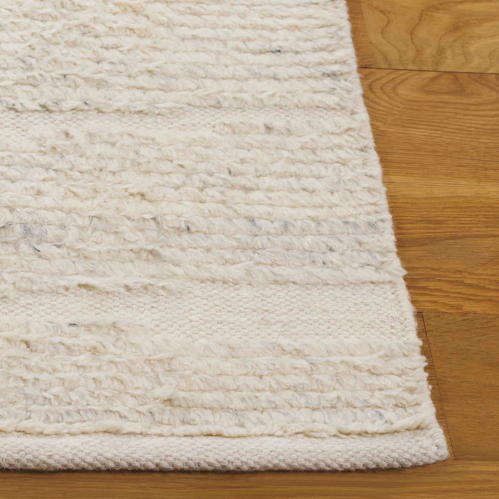SAFAVIEH Handmade Pine Gundega Wool Rug
