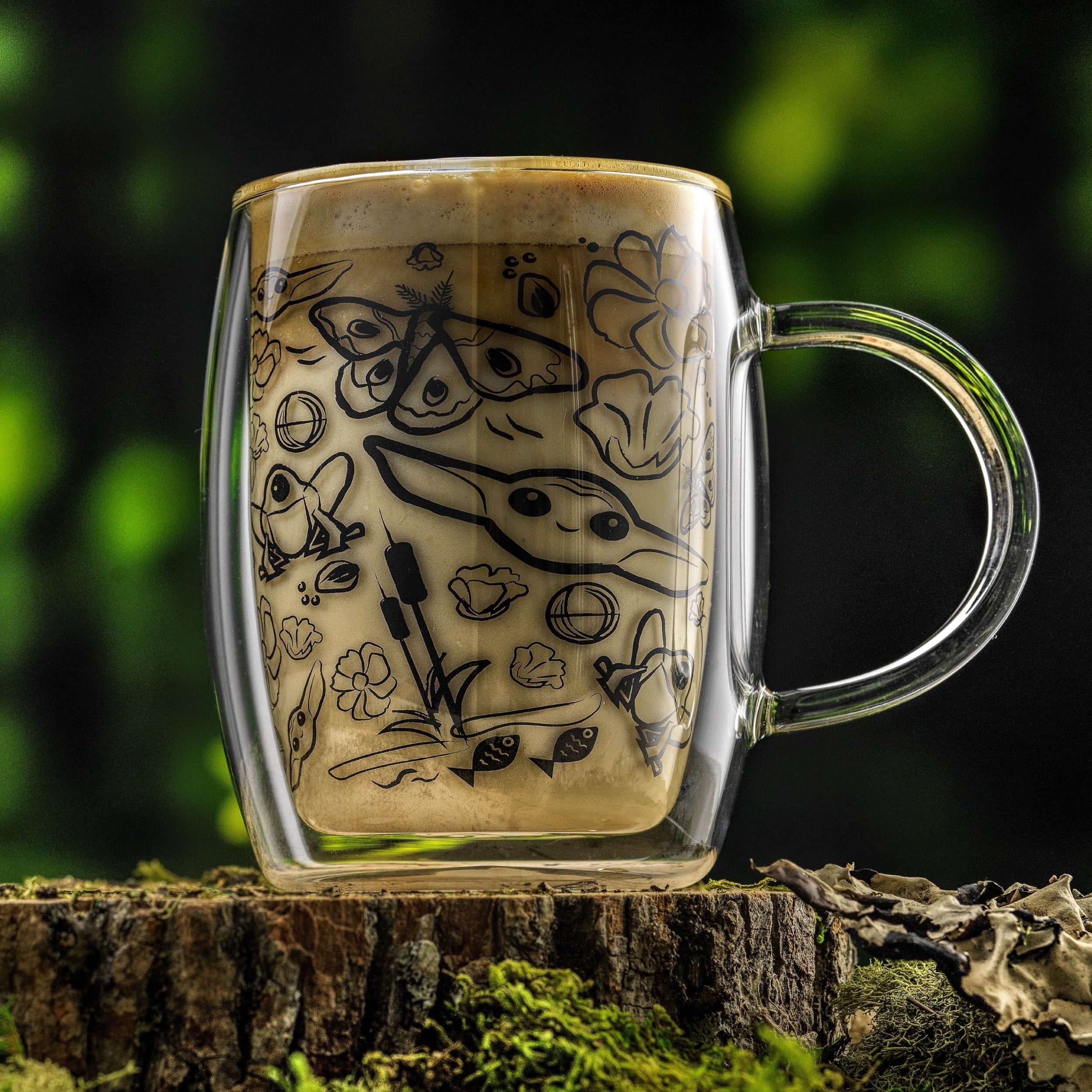 https://ak1.ostkcdn.com/images/products/is/images/direct/cd1bb5a34695fc85c2f8011bb8bfd35ee5ff774a/Star-Wars-Mandalorian-The-Child-All-Around-Glass-Mugs-13.5-oz-Set-of-2.jpg