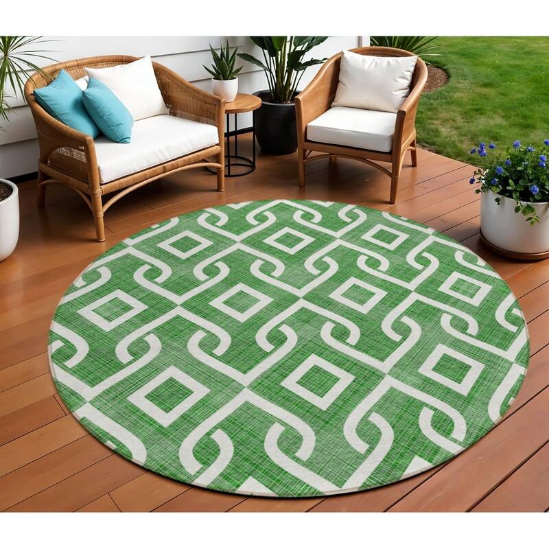 HomeRoots Geometric Transitional Rectangle Outdoor Rug - 8' Round