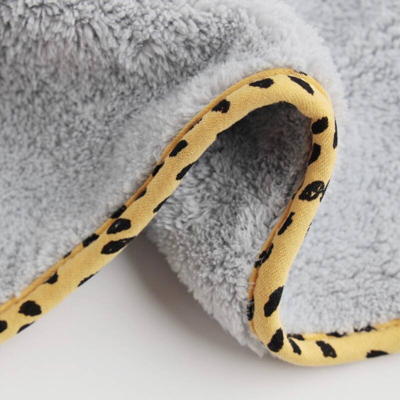 PET’S FAVORITE TOWEL, Premium High Quality Microfiber Pet Towel, Ultra-Absorbent, Quick Drying Towel, White, Made in Korea