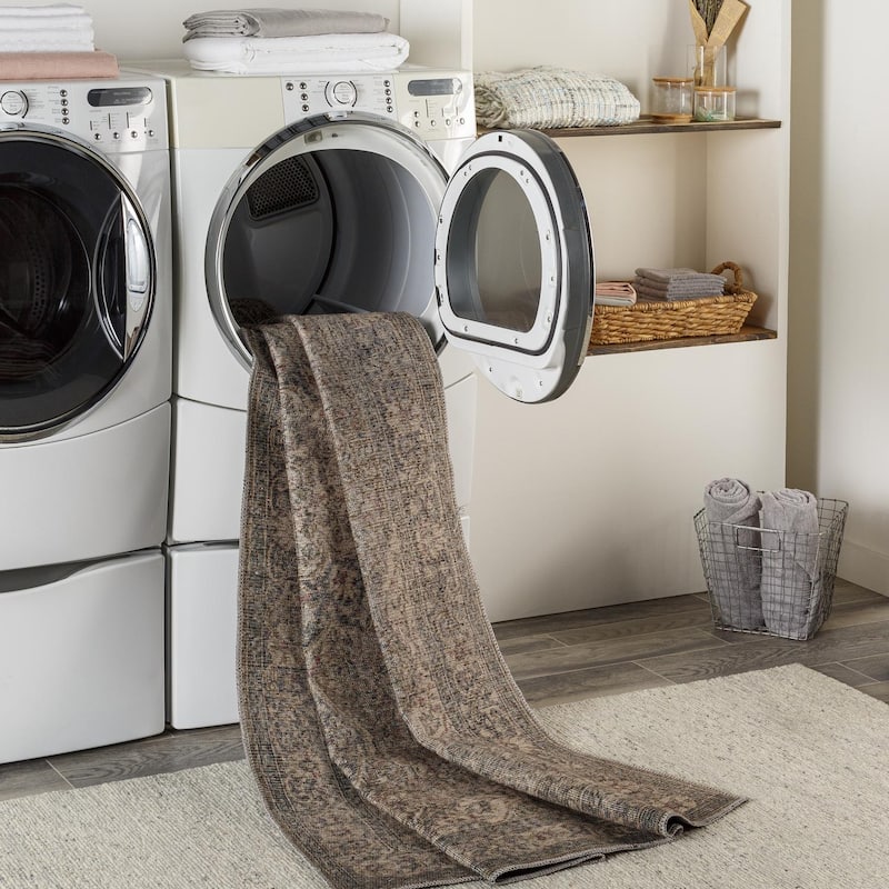 Livabliss Traditional Colin Medallion Washable Area Rug
