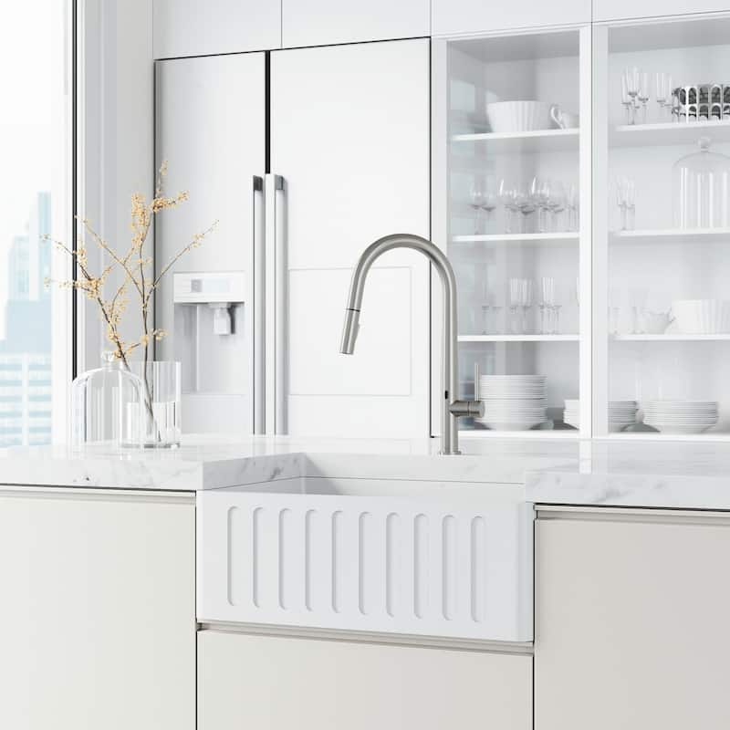VIGO Greenwich 18" H Single Handle Pull-Down Sprayer Kitchen Faucet with Touchless Sensor