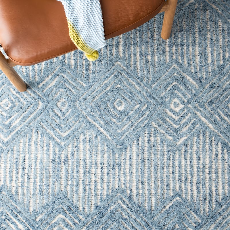 SAFAVIEH Handmade Metro Ritva Diamond Wool Rug