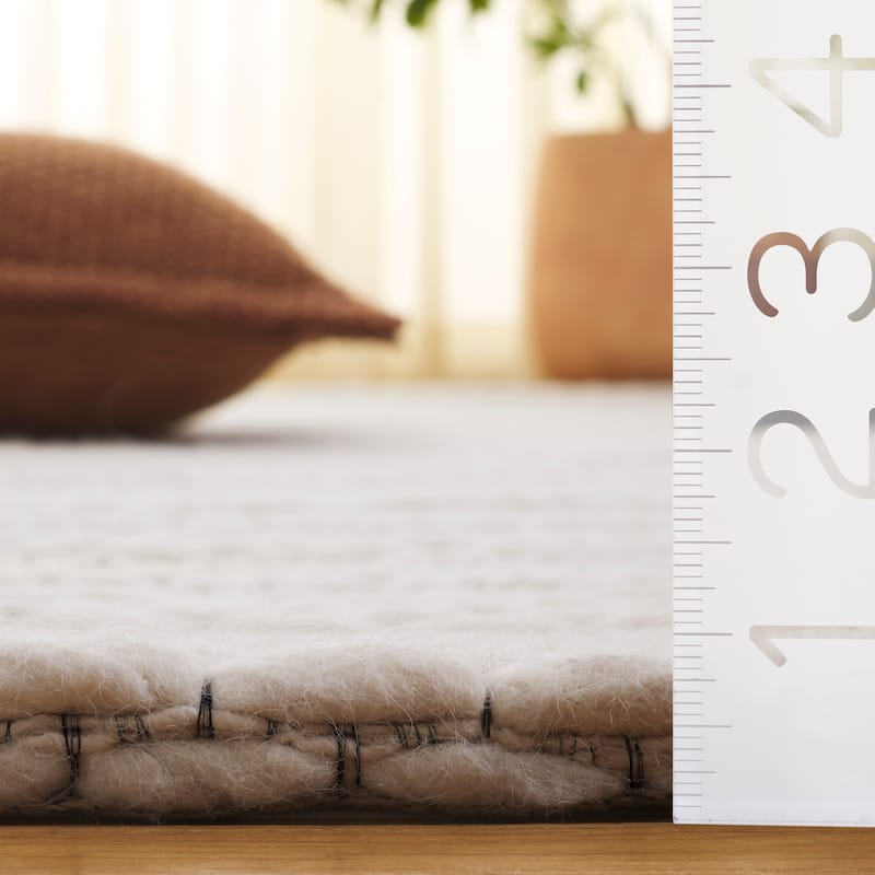 SAFAVIEH, Handmade Marbella Grit Wool Rug