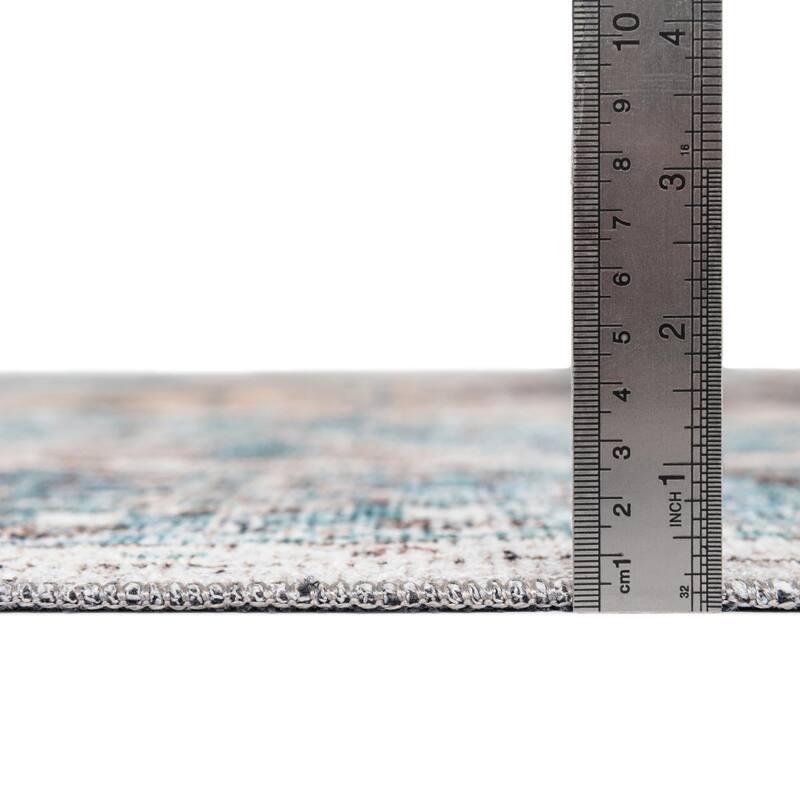 Traditional Tira Collection Area Rug
