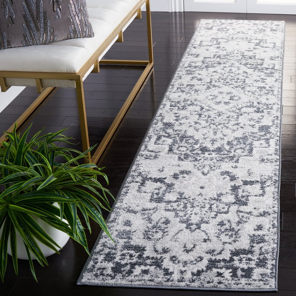 SAFAVIEH Toscana Clarice Medallion Rug