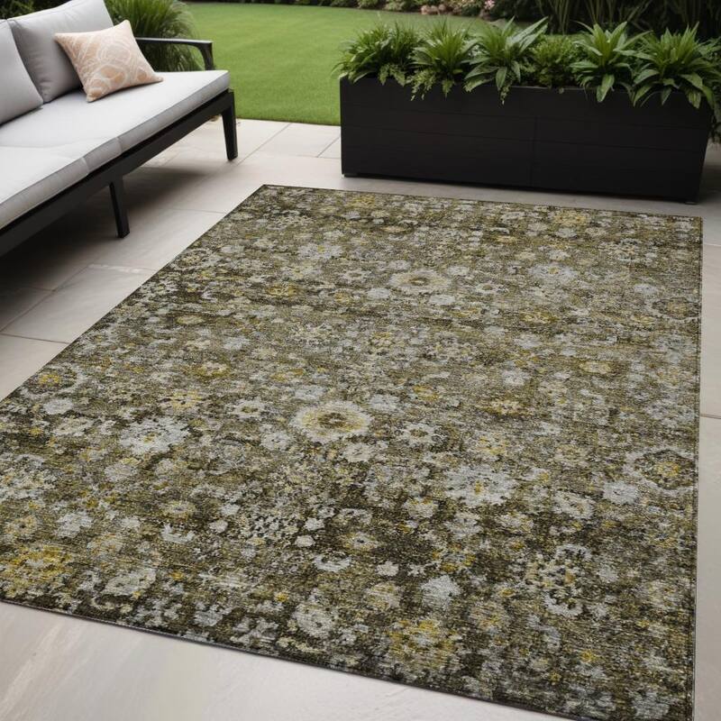 HomeRoots Oriental Traditional Rectangle Outdoor Rug - 5' X 8'