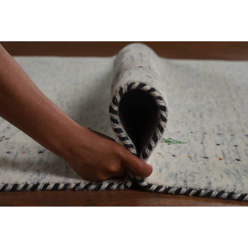 Hand Knotted Oriental 100% Wool Carpet Tribal Animal Pictorial Beige & Ivories Gabbeh Area Rug - 7' 10'' X 5' 2''