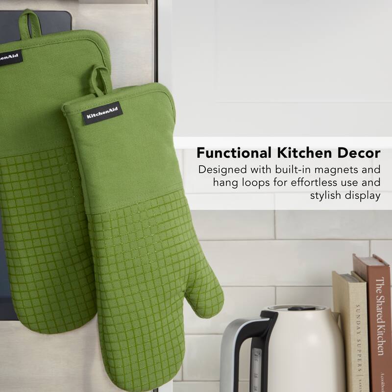 KITCHENAID Gourmet Series Gridlines Oven Mitts 2-Pack Set, Heat Resistant up to 600°F, Soft Silicone Grip, Magnetic Cuff