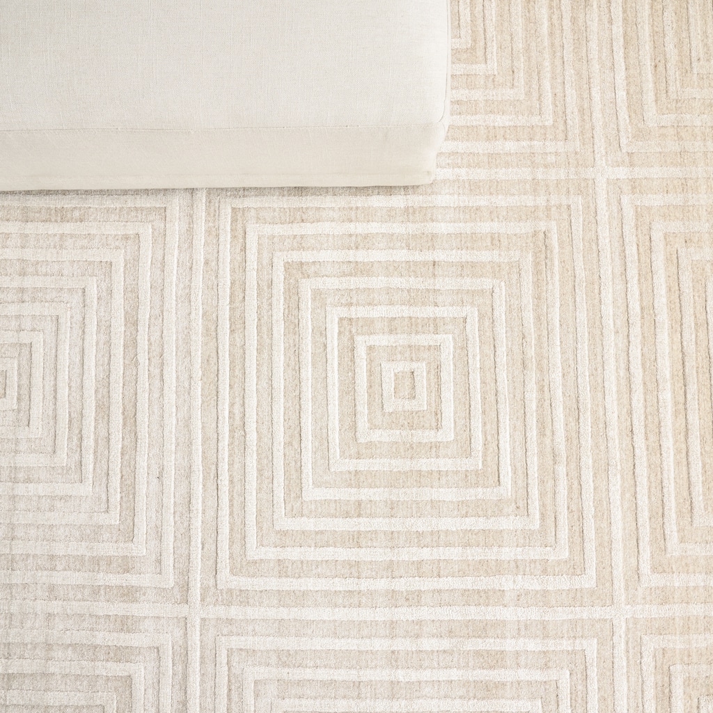 EXQUISITE RUGS Castelli Hand-loomed Bamboo Silk/Wool Light Beige Area Rug.