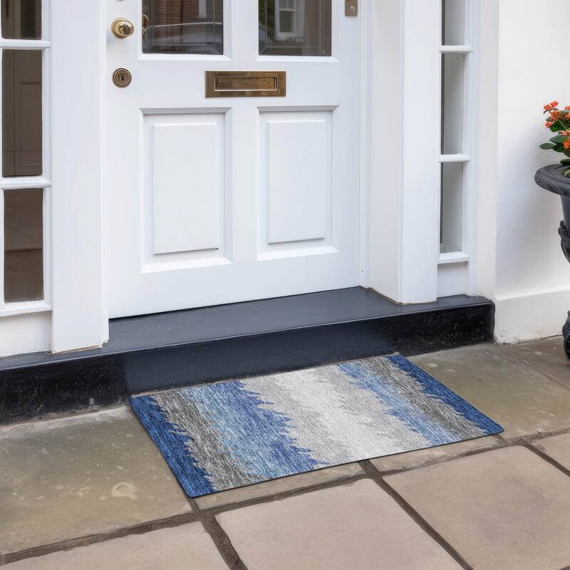 Machine Washable Indoor/ Outdoor Chantille Ombre Abstract Rug - Navy - 1'8" x 2'6"