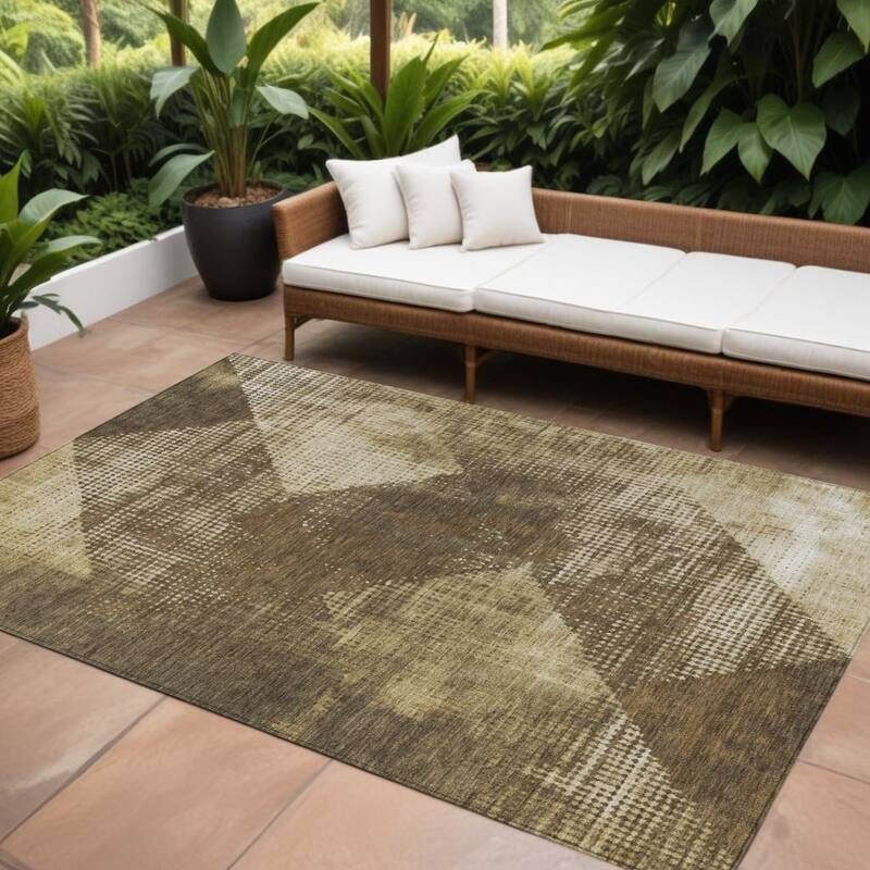 HomeRoots Geometric Transitional Rectangle Outdoor Rug - 10' X 14'