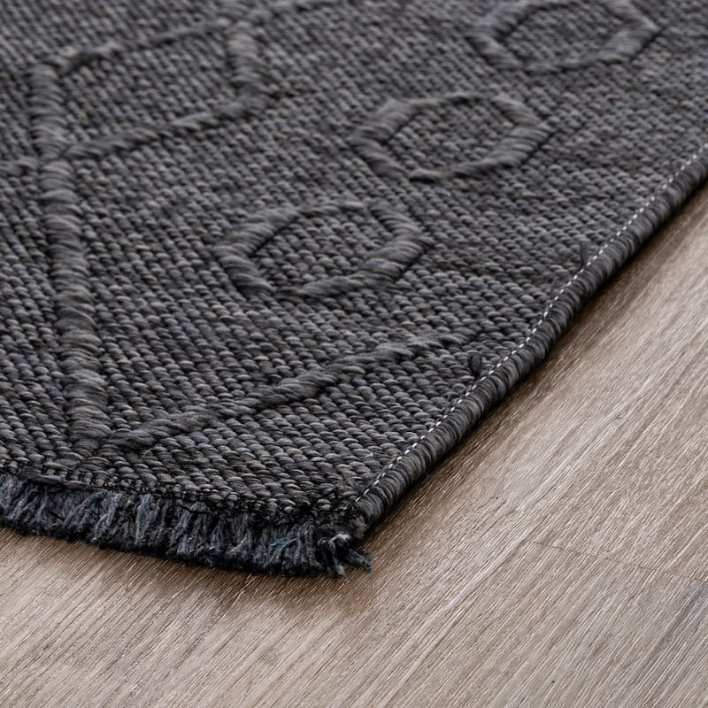 Alameda Solid Color Geometric Machine Washable Indoor Area Rug