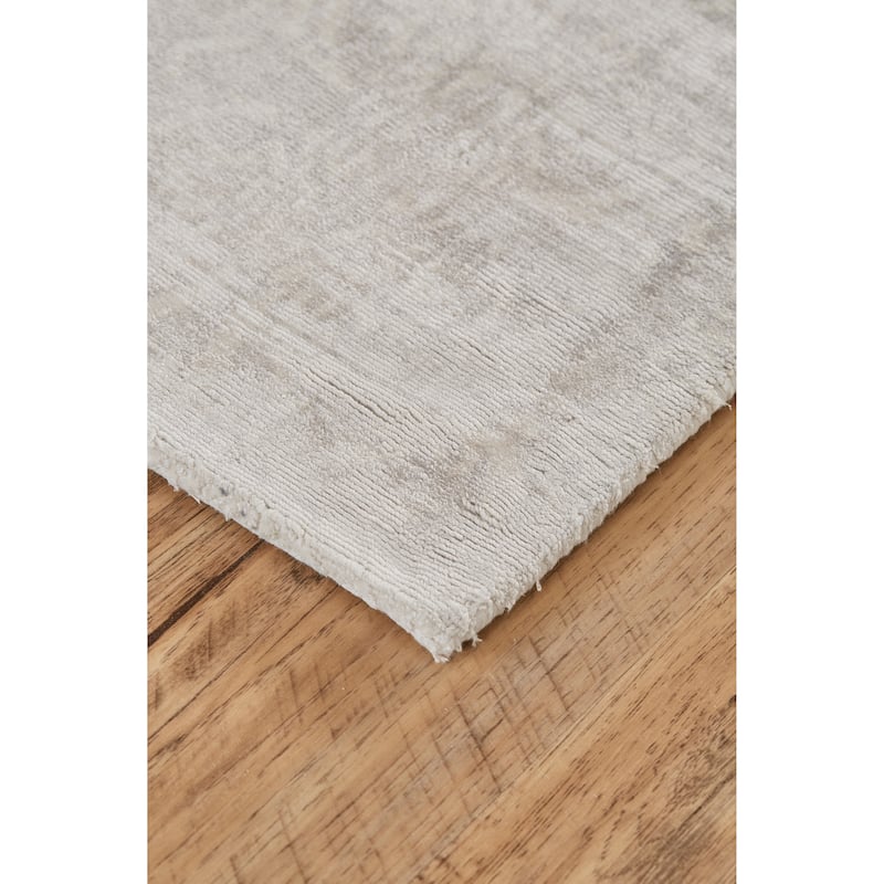 Jasmel Distressed Damask Rug, Silver Birch/Light Gray