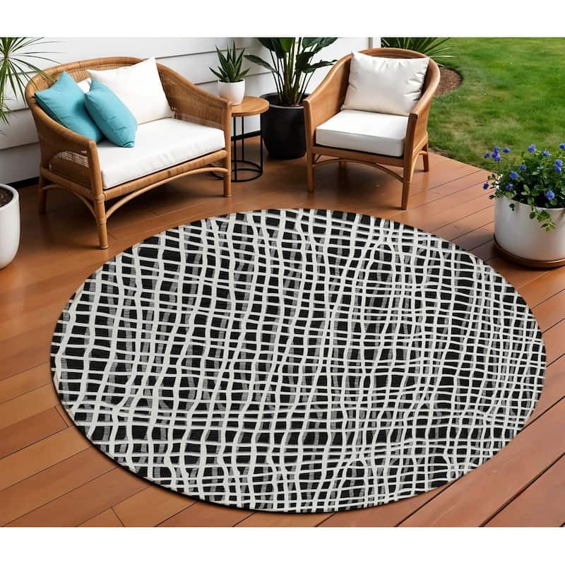 HomeRoots Striped Transitional Rectangle Outdoor Rug - 8' Round