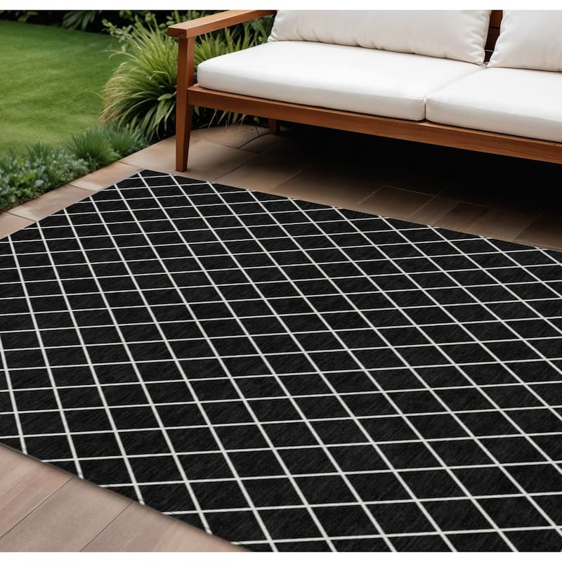 HomeRoots Geometric Transitional Rectangle Outdoor Rug - 9' X 12'