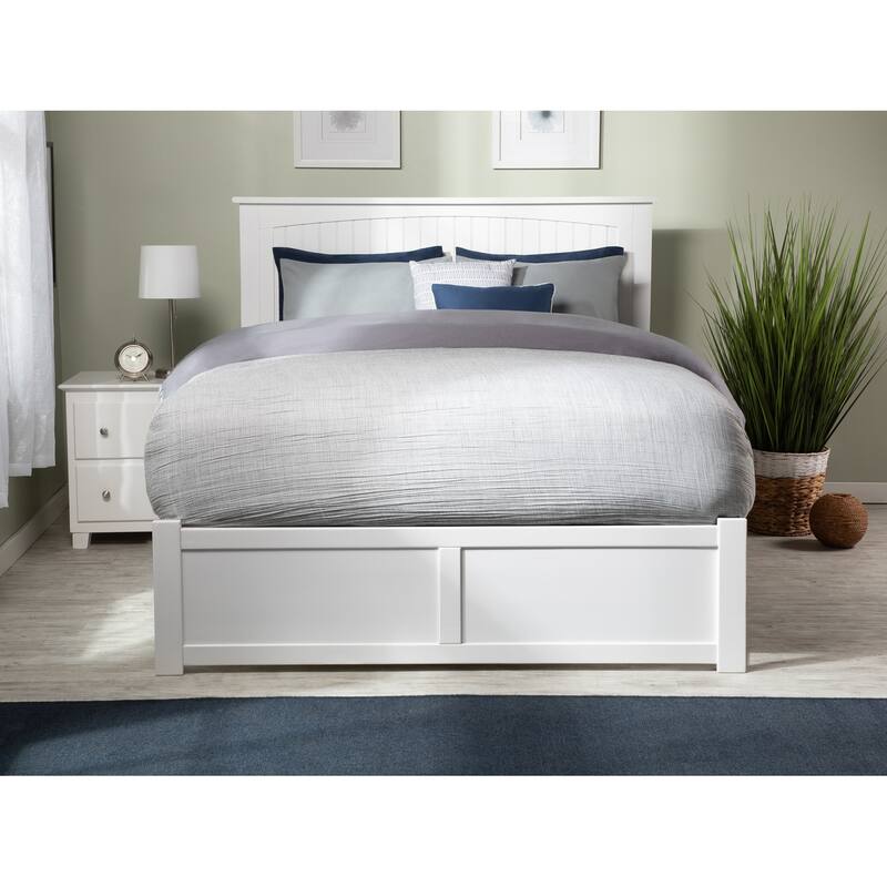 Nantucket King Platform Bed with Footboard and 2 Bed Drawers in White