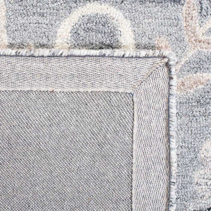 SAFAVIEH Handmade Suzani Mirja Floral Wool Rug