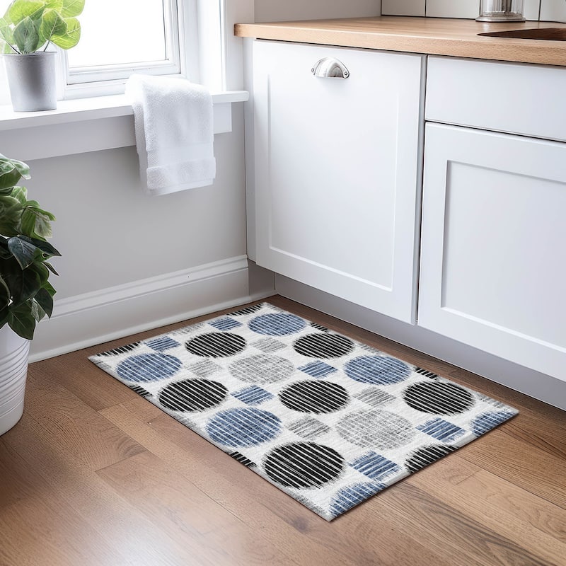 Machine Washable Indoor/ Outdoor Chantille Contemporary Dotty Rug