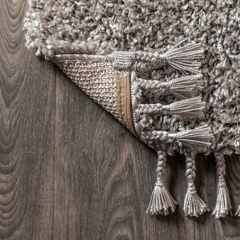 JONATHAN Y Modern Shag Plush Tassel Area Rug