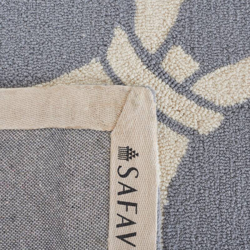 SAFAVIEH Handmade Four Seasons Aile Floral Rug