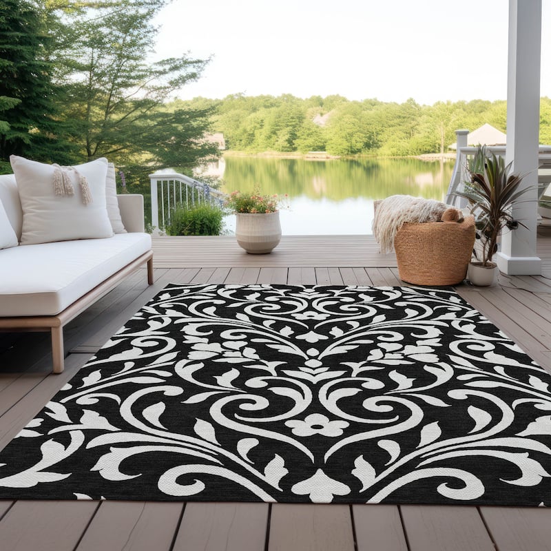 Machine Washable Indoor/ Outdoor Chantille Traditional Rug - Black - 5' x 7'6"