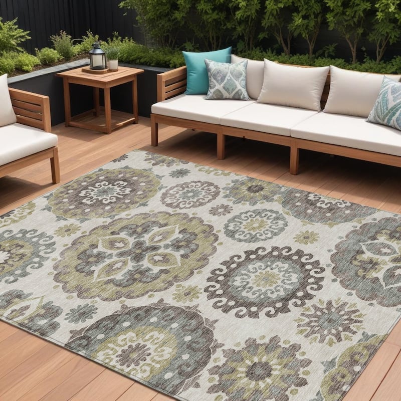HomeRoots Floral Medallion Transitional Rectangle Outdoor Rug - 9' X 12'