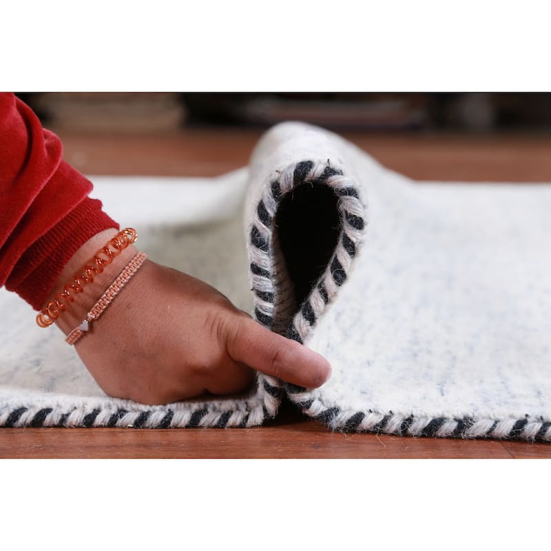 Hand Knotted Oriental 100% Wool Carpet Tribal Animal Pictorial Beige & Ivories Gabbeh Area Rug - 7' 10'' X 5' 2''