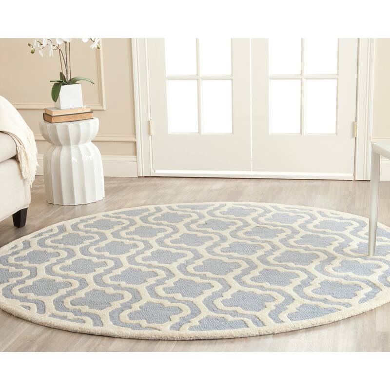 SAFAVIEH Handmade Cambridge Allana Modern Moroccan Wool Rug - 6' Round - Light Blue/Ivory