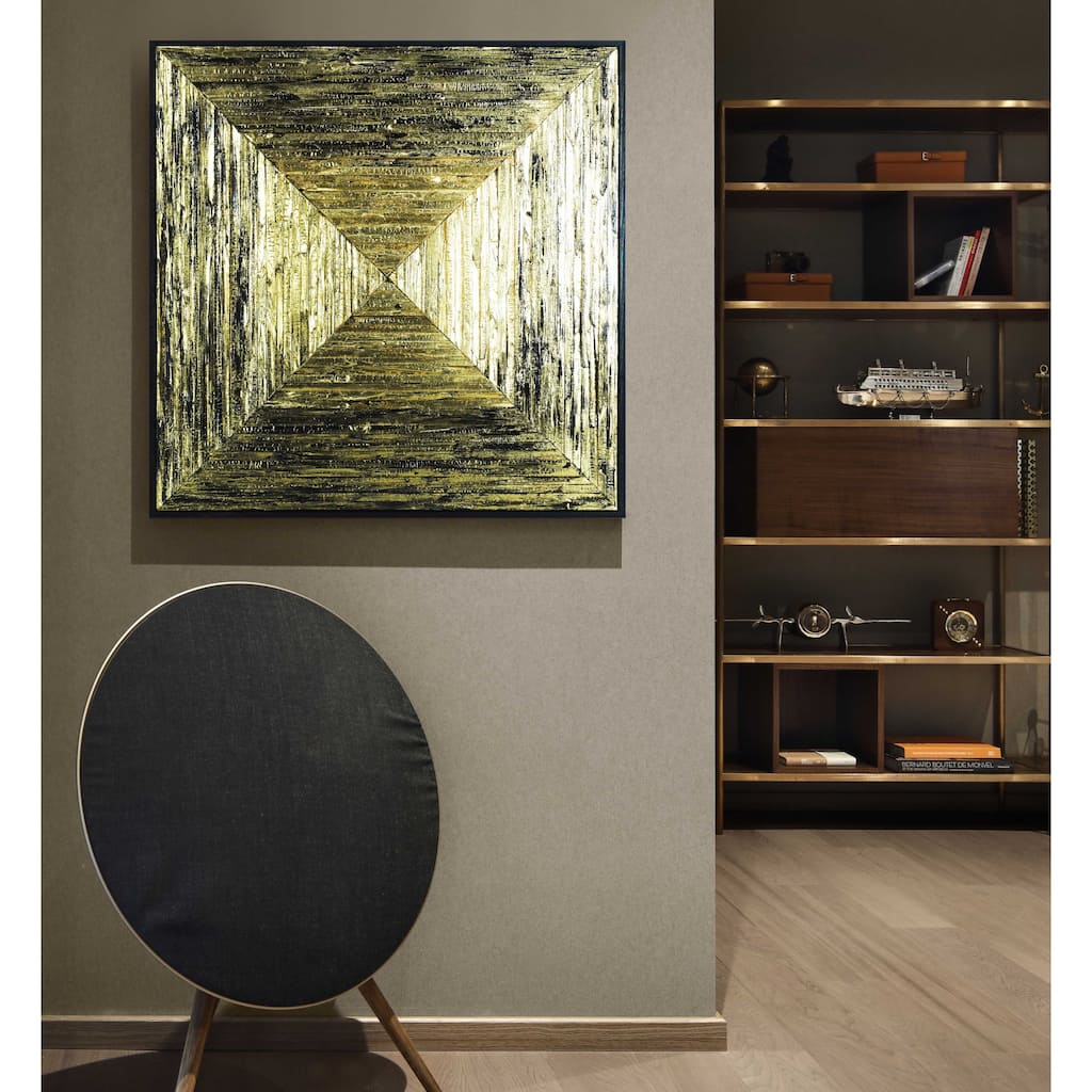 HUJI Gold Pine Wood Carving Wall Decor