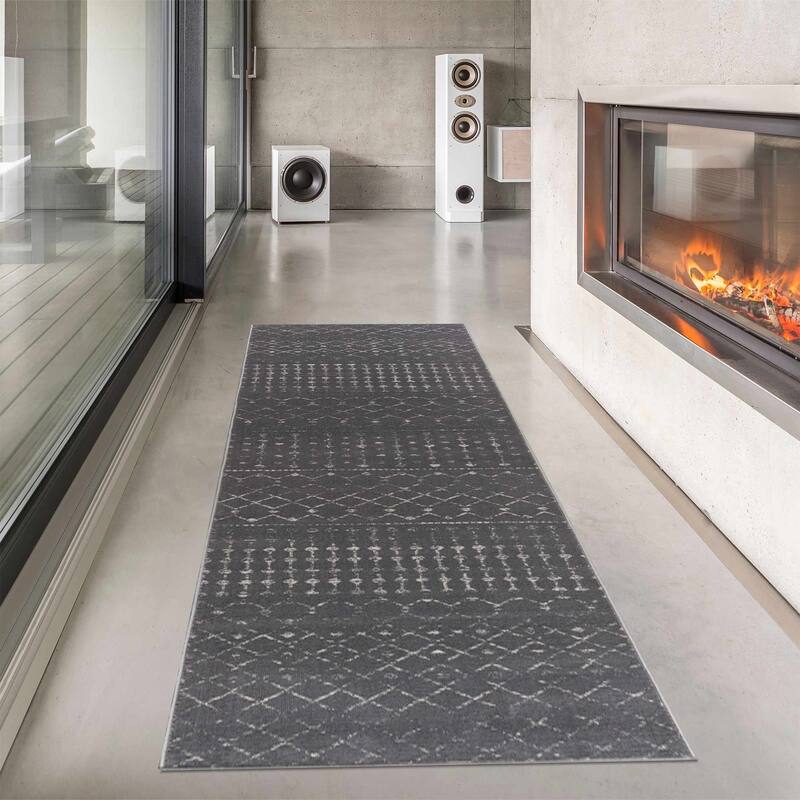 Tigris Tanu Moroccan Trellis Farmhouse Boho Area Rug - 2'7" x 7'3" - Black, Dark Grey