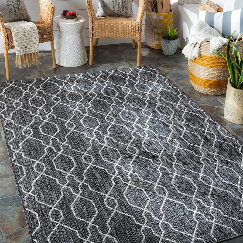 Livabliss Maurizio Indoor/ Outdoor Trellis Area Rug - 6'7" x 9' Oval - Black