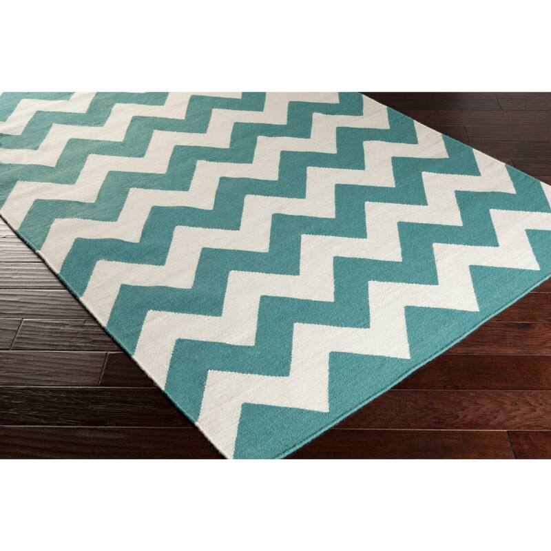 Hand-Woven Zoey Chevron Reverisble Flatweave Wool Rug (2' x 3')