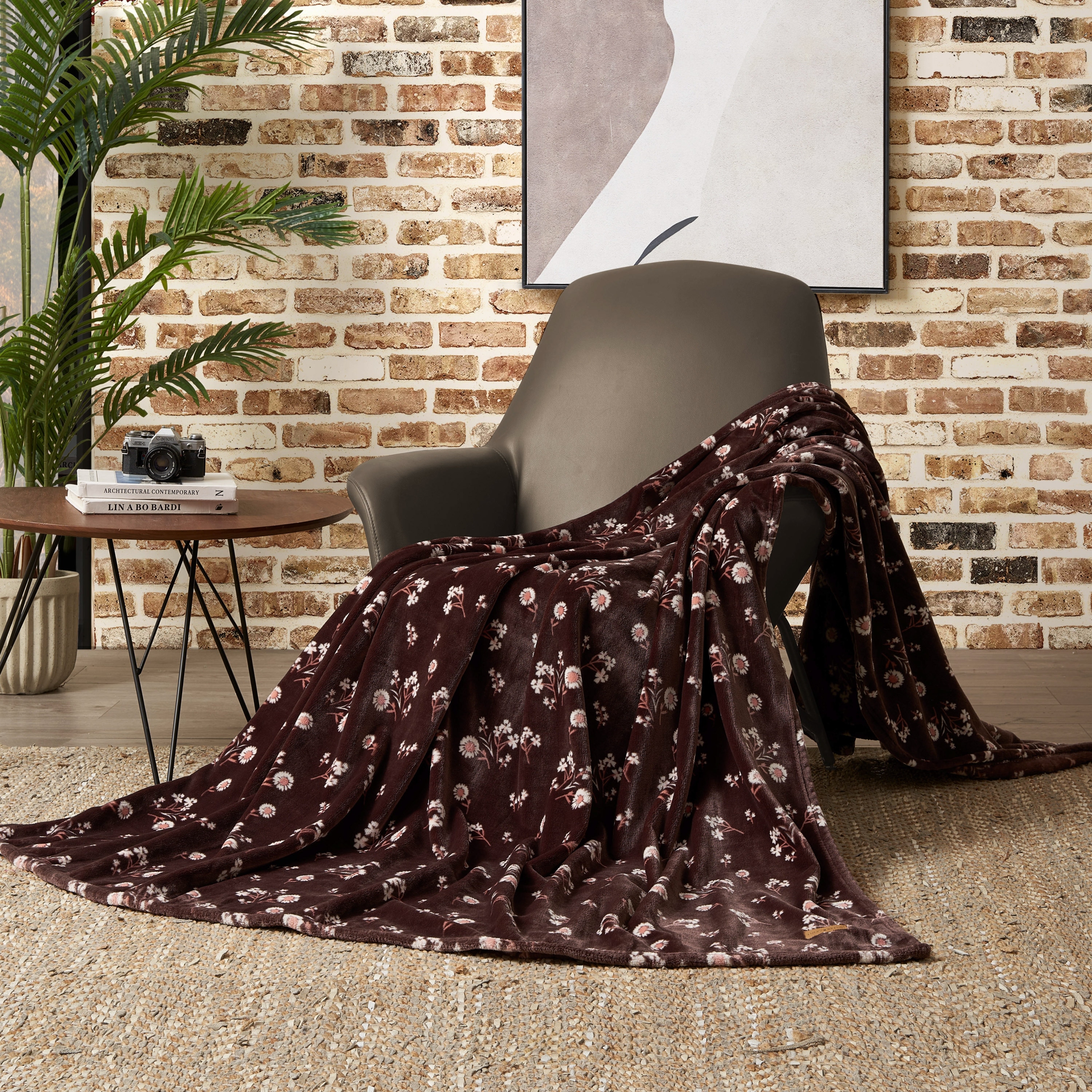 Lucky Brand Daisy Plush Throw Blanket - On Sale - Overstock - 39053389