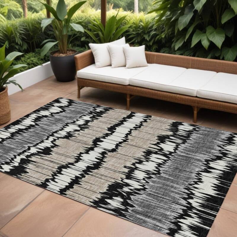 HomeRoots Striped Transitional Rectangle Outdoor Rug - 8' X 10'