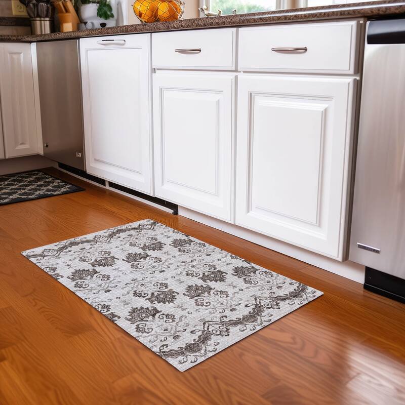 Machine Washable Indoor/ Outdoor Chantille Damask Medallion Rug