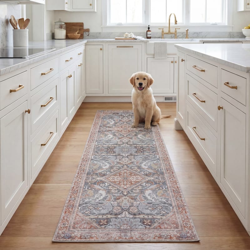 SAFAVIEH Tucson Machine Washable Slip Resistant Urmil Oriental Rug