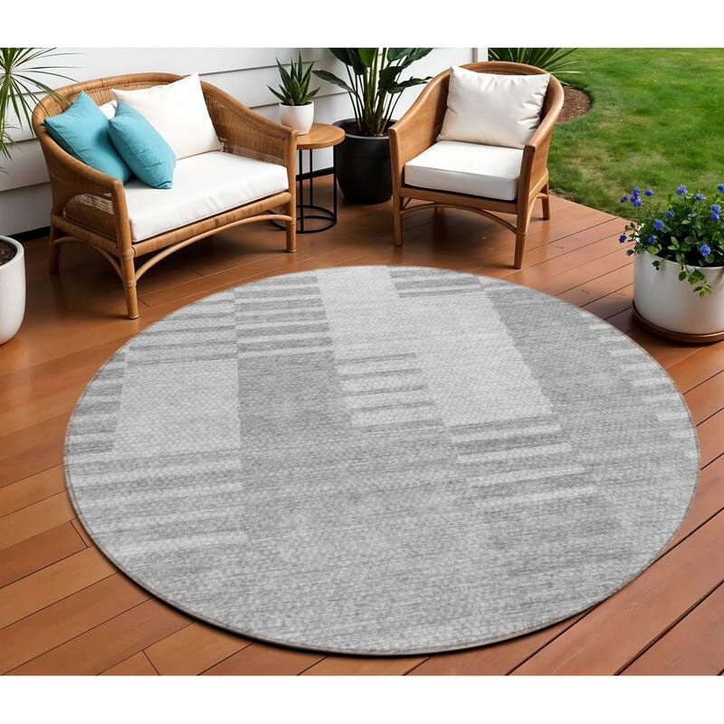 HomeRoots Striped Transitional Rectangle Outdoor Rug - 8' Round