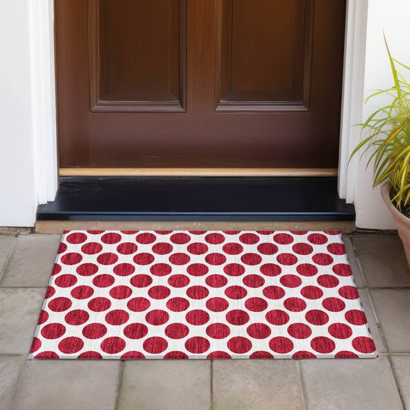 Machine Washable Indoor/ Outdoor Polka Dots Chantille Rug - Red - 1'8" x 2'6"