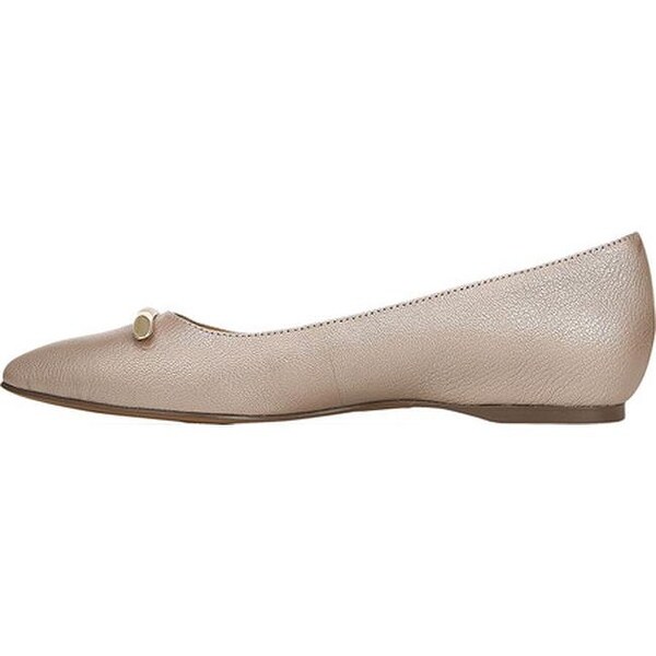 naturalizer sable flat