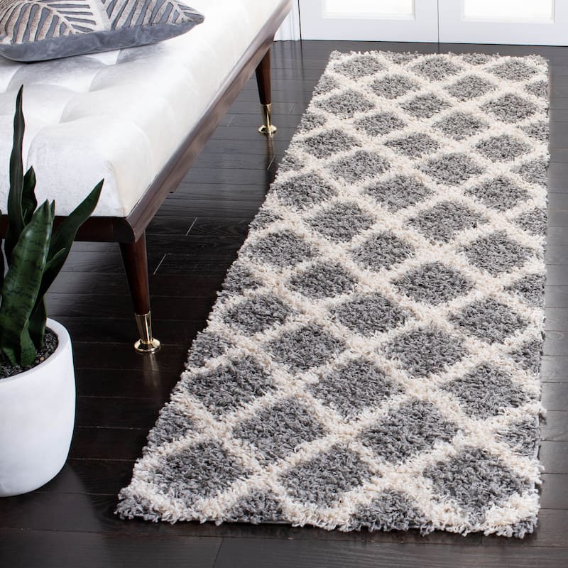 SAFAVIEH, Dallas Shag Rashmi Trellis 1.5-inch Thick Rug - 2'3" x 6' Runner