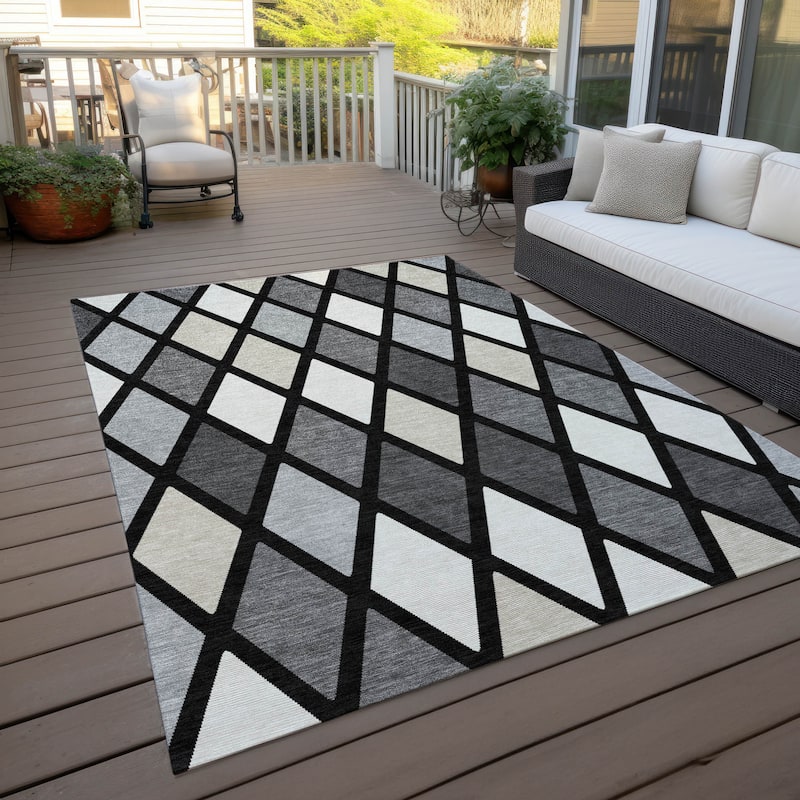 Machine Washable Indoor/ Outdoor Chantille Diamond Prism Rug - Black - 8' x 10'