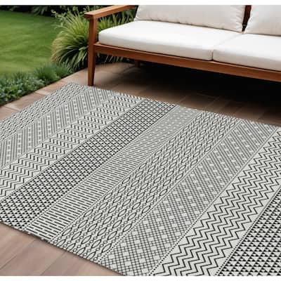 HomeRoots Chevron Modern Rectangle Outdoor Rug