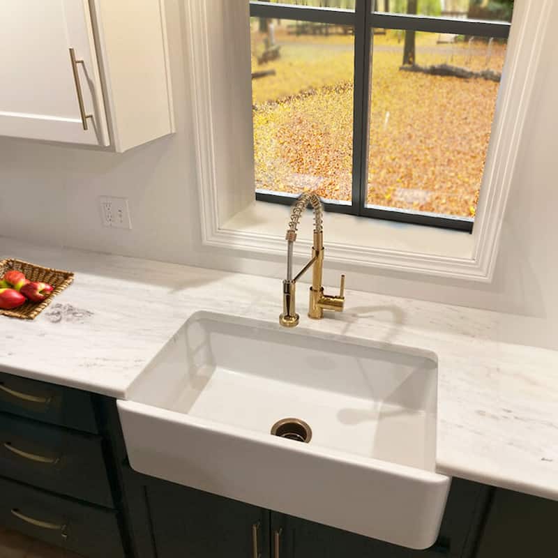 Highpoint Collection 31-inch Fireclay White Farmhouse Kitchen Sink - 31 x 18 x 8.75 inches